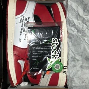 Off-White x Nike Air Jordan 1